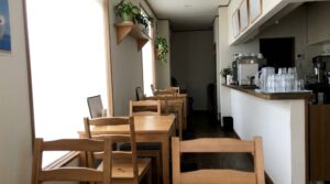 パパ活の顔合わせに使う人目のあるカフェの席
