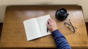 パパ活アプリの年収証明を出すか結論を書き出したノート